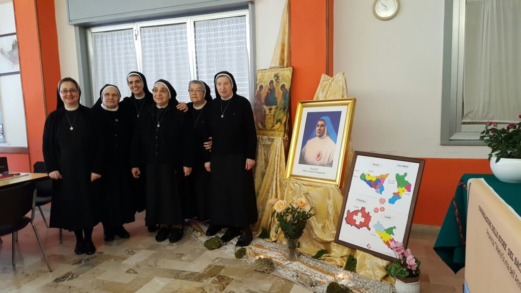 Madre Vittoria con il nuovo governo provinciale: Suor Romana, Suor Rosalba, Suor Speranza, Suor Grazia e Suor Cristina